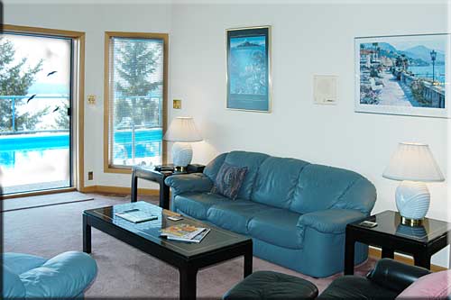 Eagle View, North Pender Island Accommodation