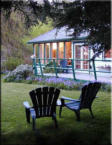 Rugosa Cottage, North Pender Island Accommodation