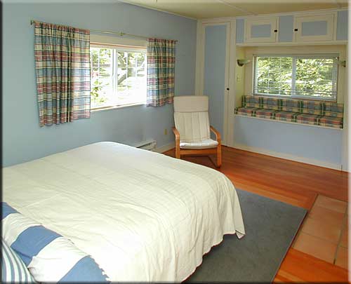 Rugosa Cottage, North Pender Island Accommodation